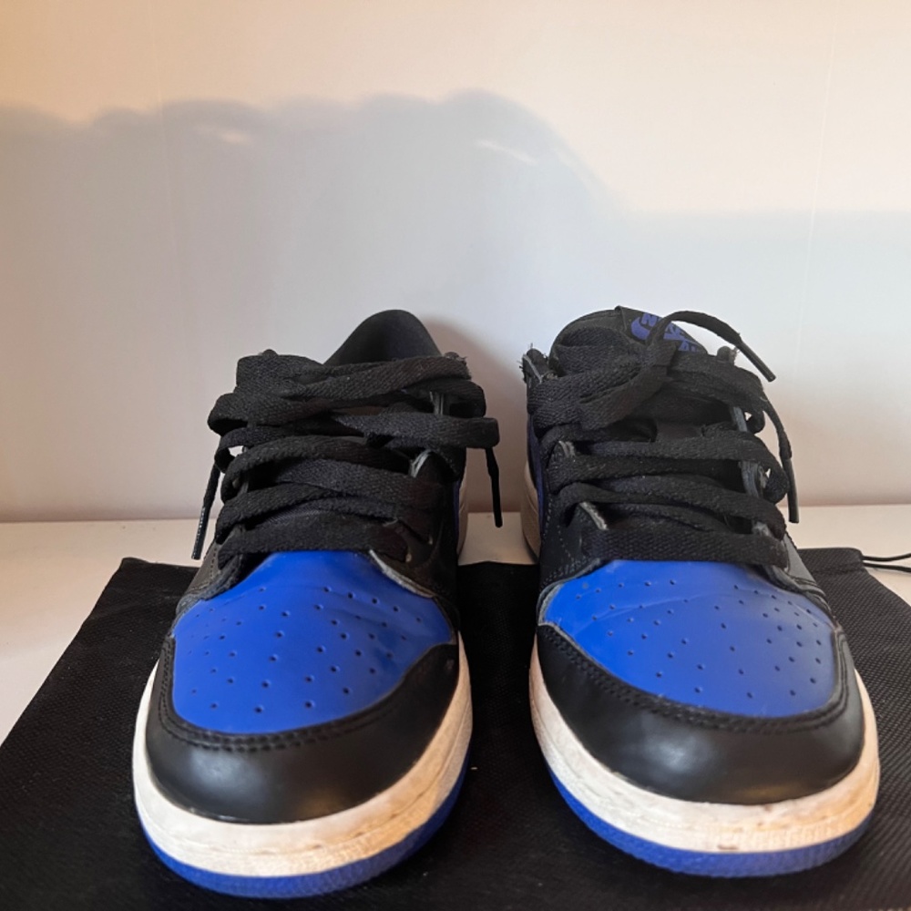 Sneakers - Picture 2 of 5